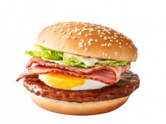日本麦当劳推出新品“培根照烧堡” 使用长约20cm巨型培根
